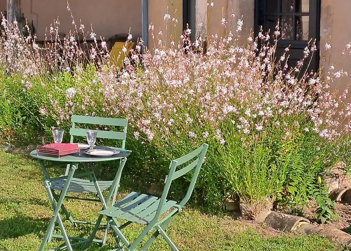 D Hotes Proche Macon Bed & Breakfast 3*