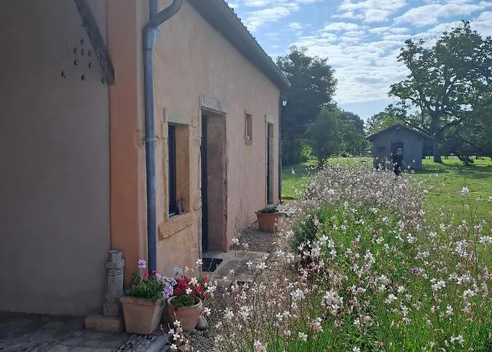 D Hotes Proche Macon Bed & Breakfast 3*