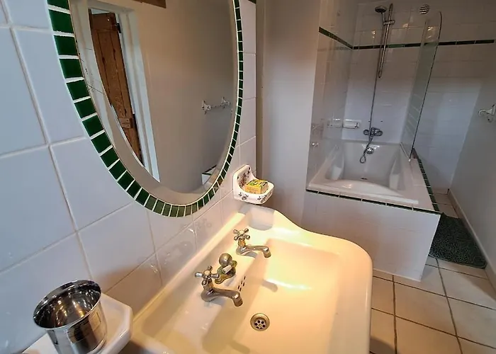 D Hotes Proche Macon Bed & Breakfast